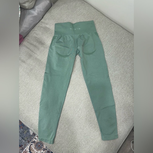 NVGTN Contour Seamless Leggings Sz Medium - Picture 3 of 5